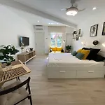 Estudio Con Piscina Y Parking, Playa A 4 Min A Pie, Tren A 2 Min Apartmán