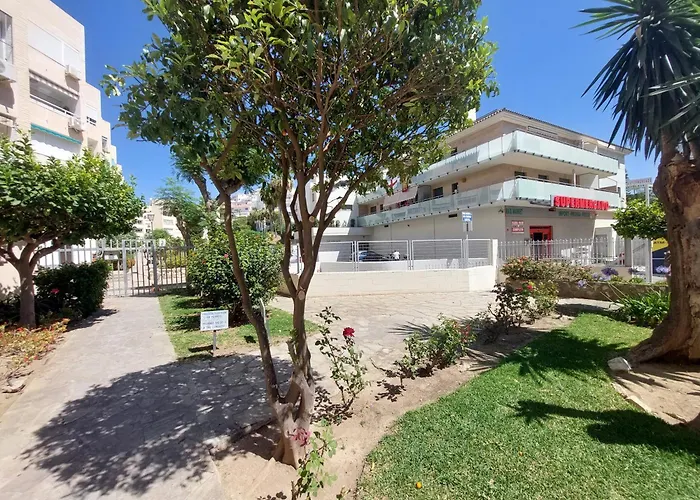 Estudio Con Piscina Y Parking, Playa A 4 Min A Pie, Tren A 2 Min Apartment *