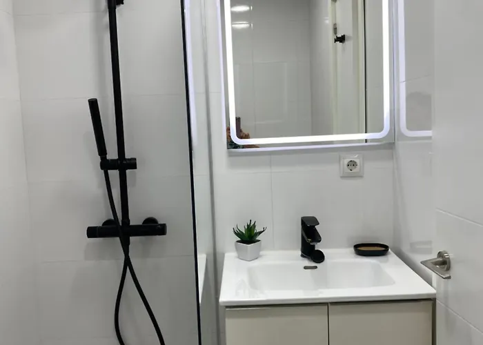 Estudio Con Piscina Y Parking, Playa A 4 Min A Pie, Tren A 2 Min Apartment