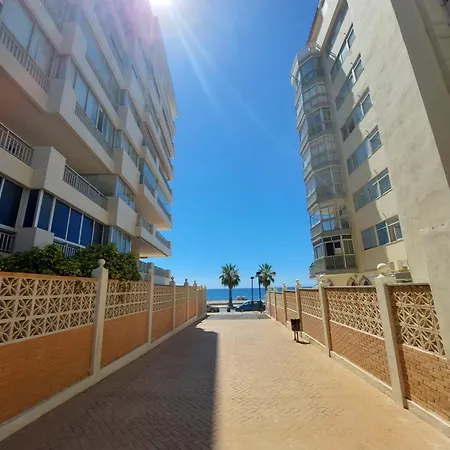 Estudio Con Piscina Y Parking, Playa A 4 Min A Pie, Tren A 2 Min *