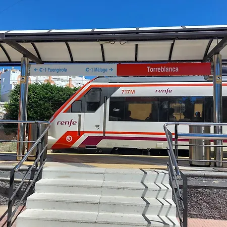 Estudio Con Piscina Y Parking, Playa A 4 Min A Pie, Tren A 2 Min