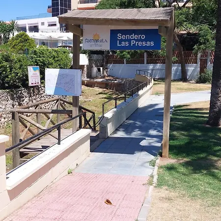 Estudio Con Piscina Y Parking, Playa A 4 Min A Pie, Tren A 2 Min