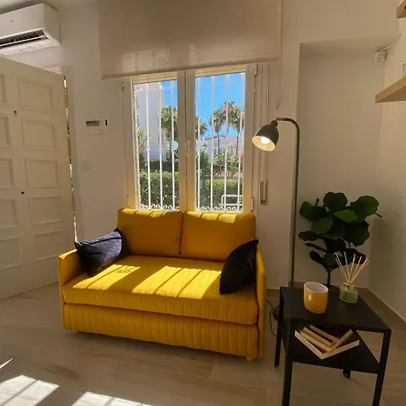 Estudio Con Piscina Y Parking, Playa A 4 Min A Pie, Tren A 2 Min Apartman