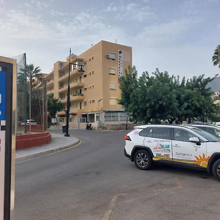 Estudio Con Piscina Y Parking, Playa A 4 Min A Pie, Tren A 2 Min * 푸엔히롤라