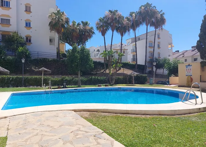 Estudio Con Piscina Y Parking, Playa A 4 Min A Pie, Tren A 2 Min