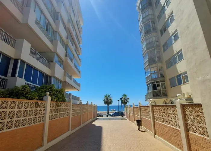 Estudio Con Piscina Y Parking, Playa A 4 Min A Pie, Tren A 2 Min *