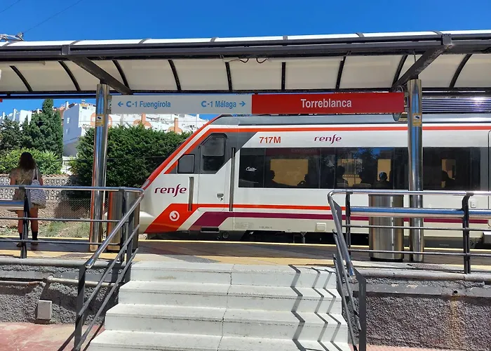 Estudio Con Piscina Y Parking, Playa A 4 Min A Pie, Tren A 2 Min