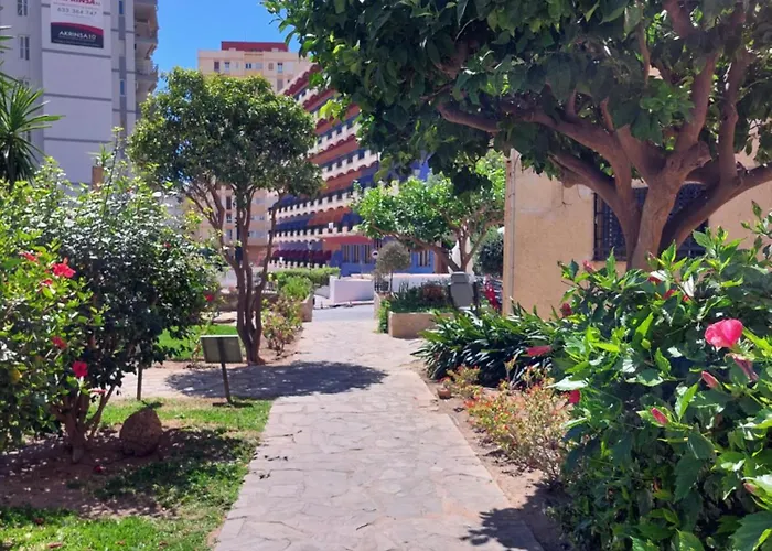 Apartment Estudio Con Piscina Y Parking, Playa A 4 Min A Pie, Tren A 2 Min