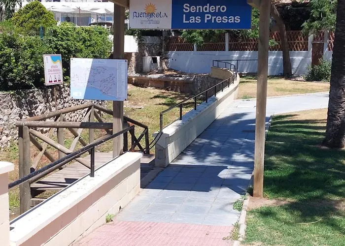 Estudio Con Piscina Y Parking, Playa A 4 Min A Pie, Tren A 2 Min