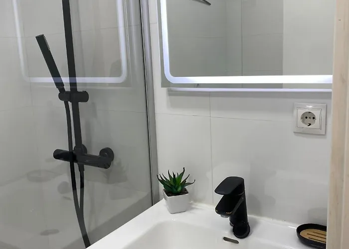 Apartment Estudio Con Piscina Y Parking, Playa A 4 Min A Pie, Tren A 2 Min *