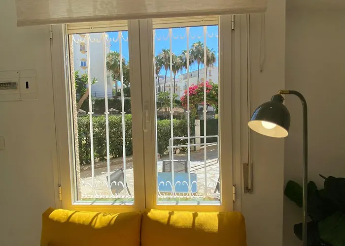 Estudio Con Piscina Y Parking, Playa A 4 Min A Pie, Tren A 2 Min