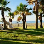 Estudio Con Piscina Y Parking, Playa A 4 Min A Pie, Tren A 2 Min דירה פואנגירולה